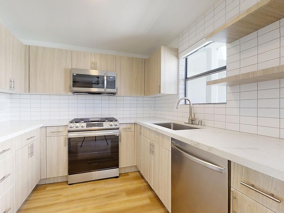 1st image of 1121 N La Cienega Blvd #203