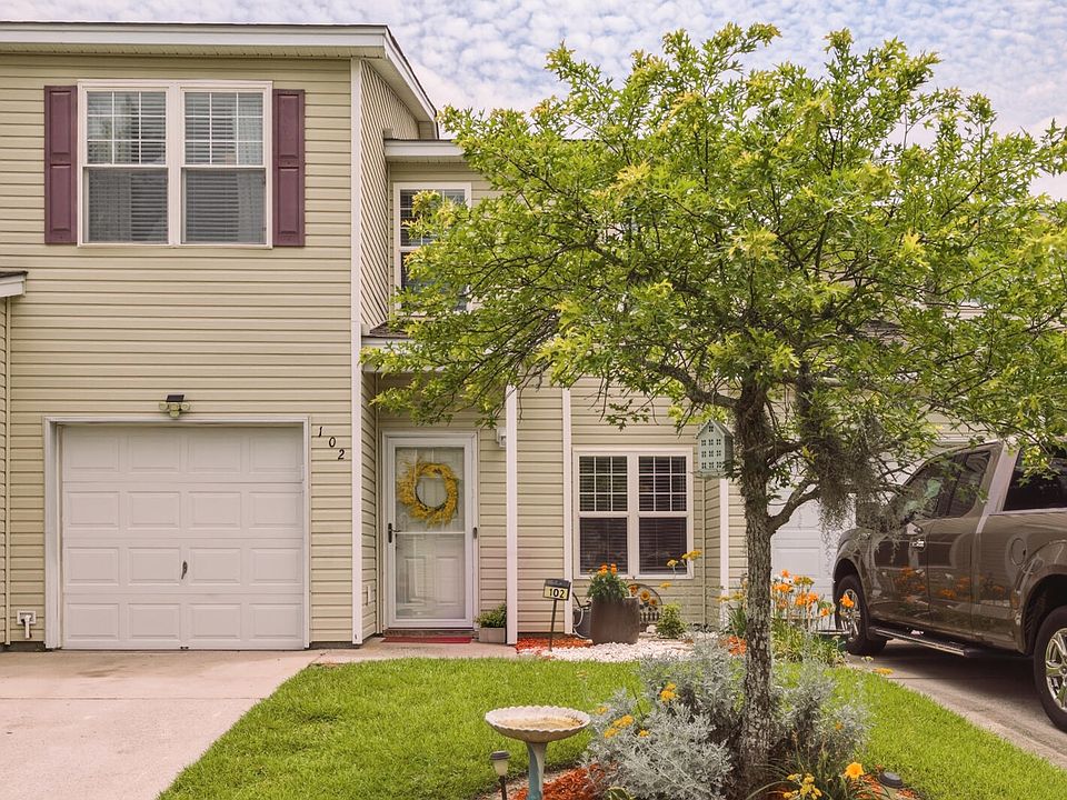 1st image of 102 Spanish Oaks Ln