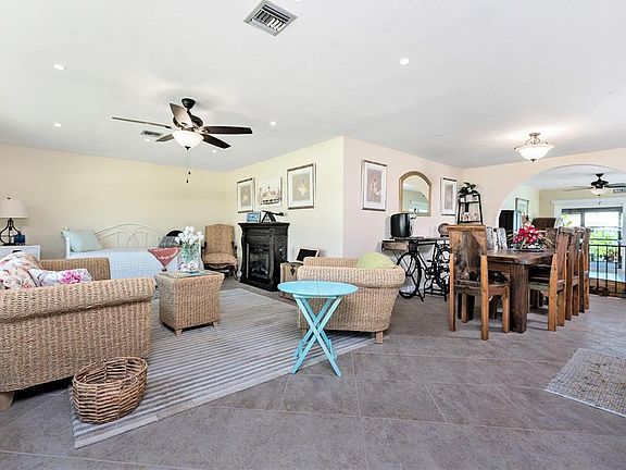 3rd image of 423 Medici Ct