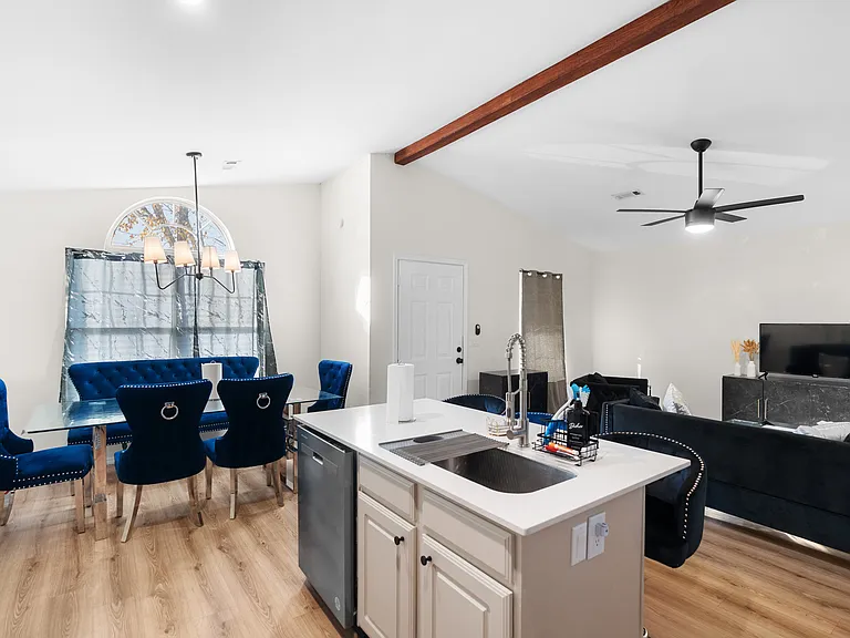 1138 S Sherman Ave — Photo 5