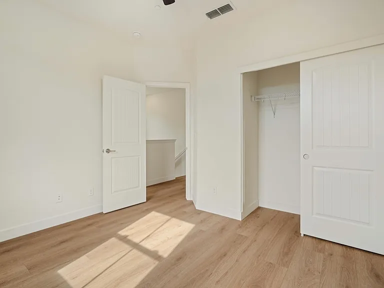 1136 Rothbury Ln — Photo 21