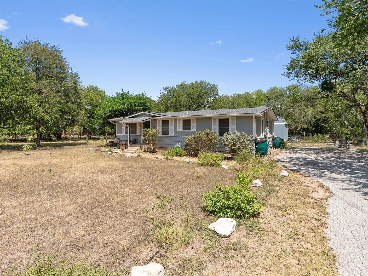 3 bed, 2.0 bath, 1056 sqft, $1,695 — Photo 1