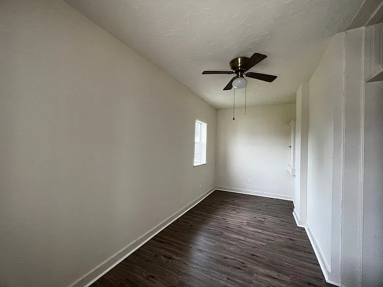212 E Main St - DNTF — Photo 17