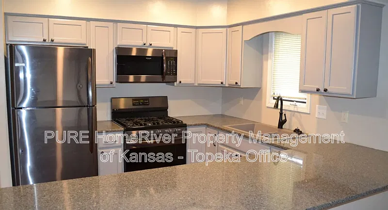 3 bed, 1.5 bath, 1702 sqft, $1,695 — Photo 4