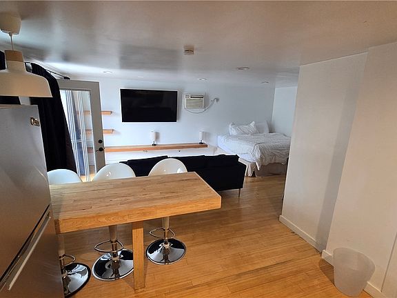 2nd image of 3418 Oneida Way #1