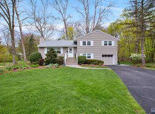 275 Burnside Pl, Ridgewood, NJ 07450