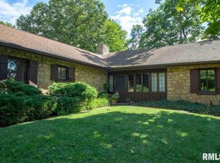 25099 Valley Dr, Bettendorf, IA
