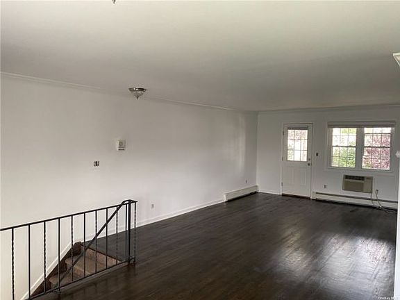 4th image of 304 Kensington Ln