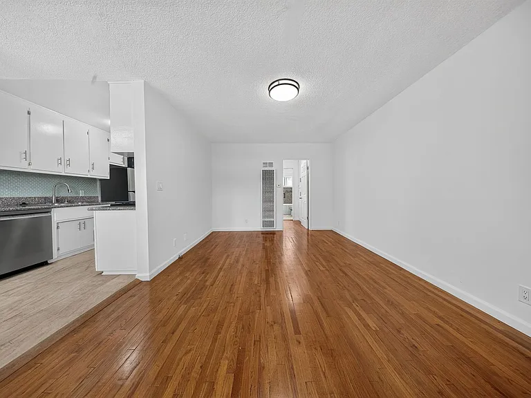 11330 Ohio Ave — Photo 8