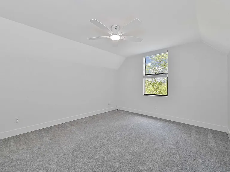 17337 Phlox Dr — Photo 28