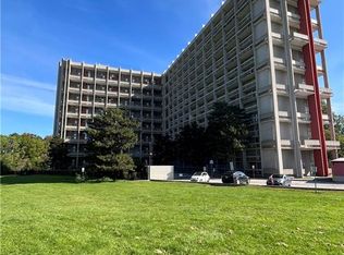 350 Quigley Rd #236, Hamilton, ON L8K5N2
