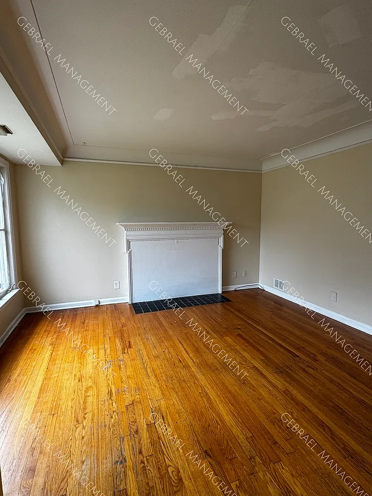 2729 Thomas St. — Photo 4