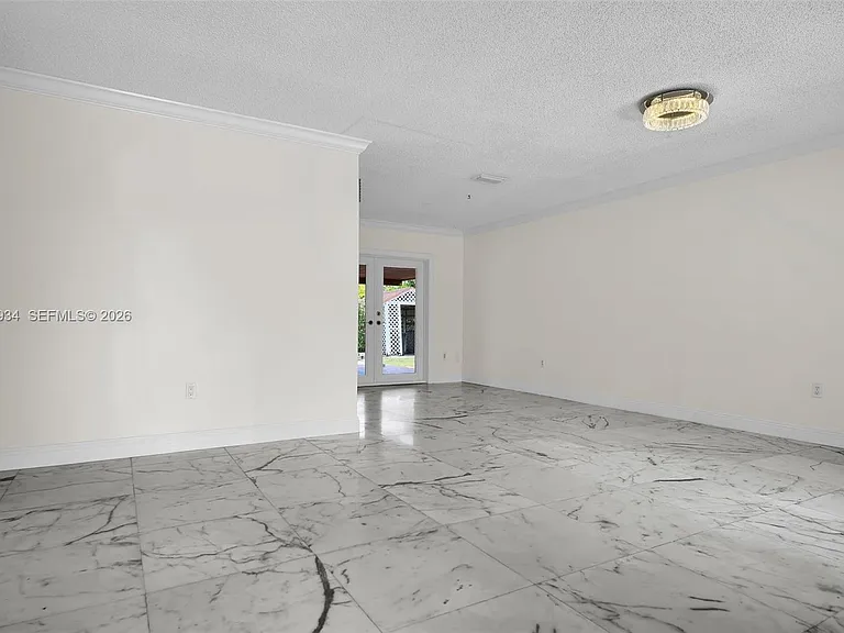 9031 SW 11th St — Photo 8