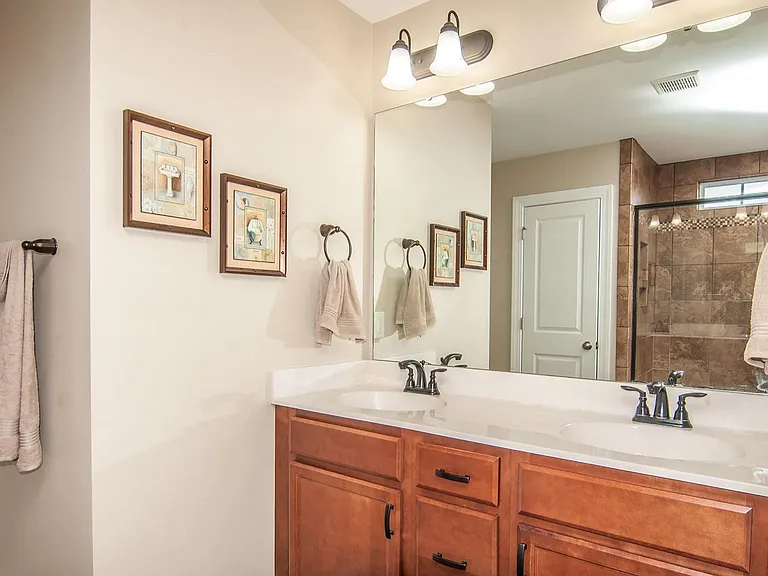 364 Crimson Dr — Photo 10