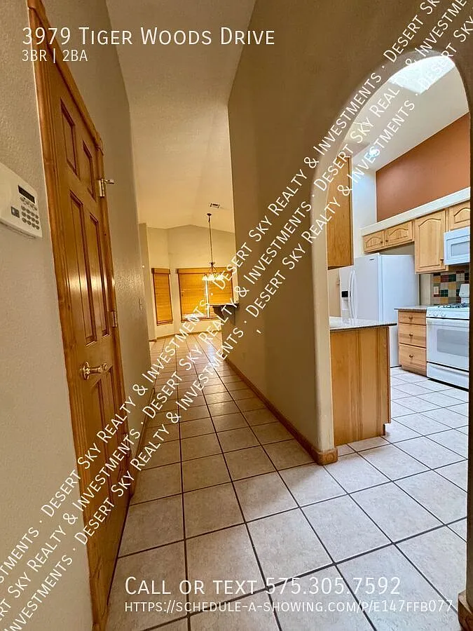 3 Bedroom 2 Bathroom Home — Photo 4