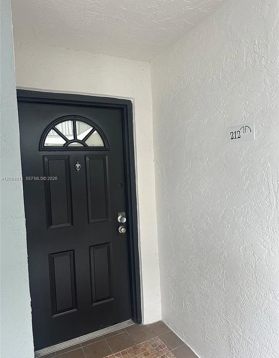Mediterranean Villas Cond — Photo 4