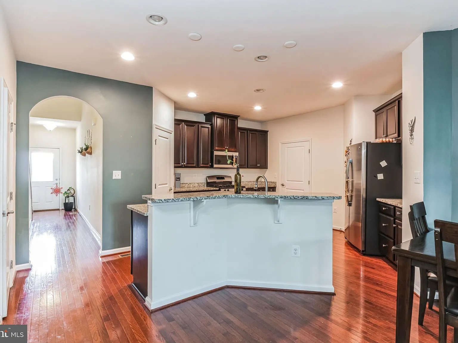 3 bed, 3.5 bath, 3712 sqft, $3,450 — Photo 4
