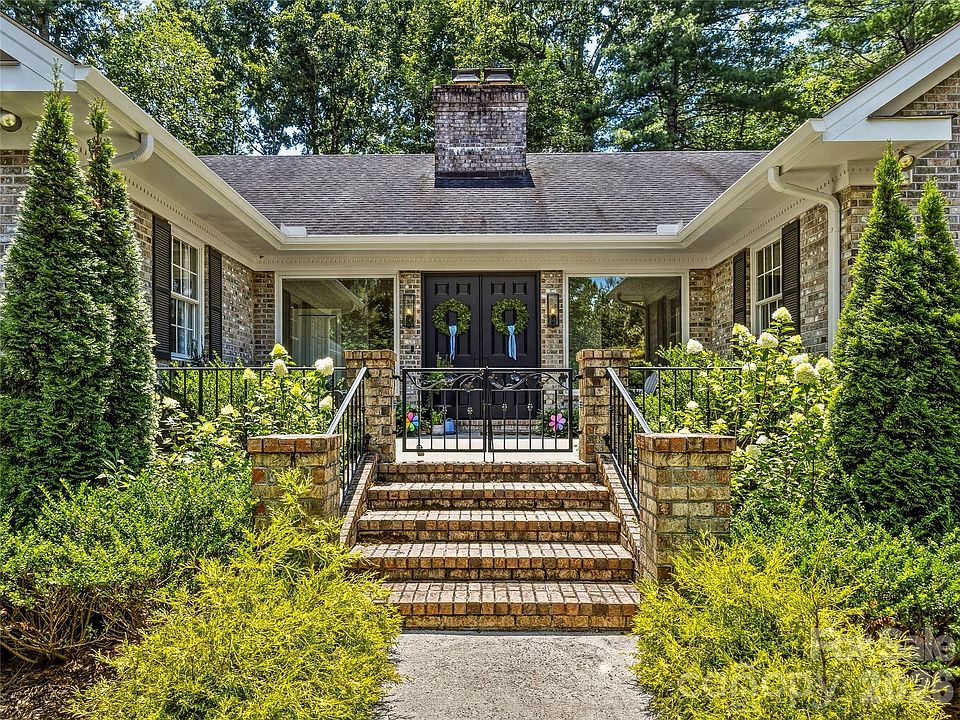 1st image of 4 Hemlock Rd