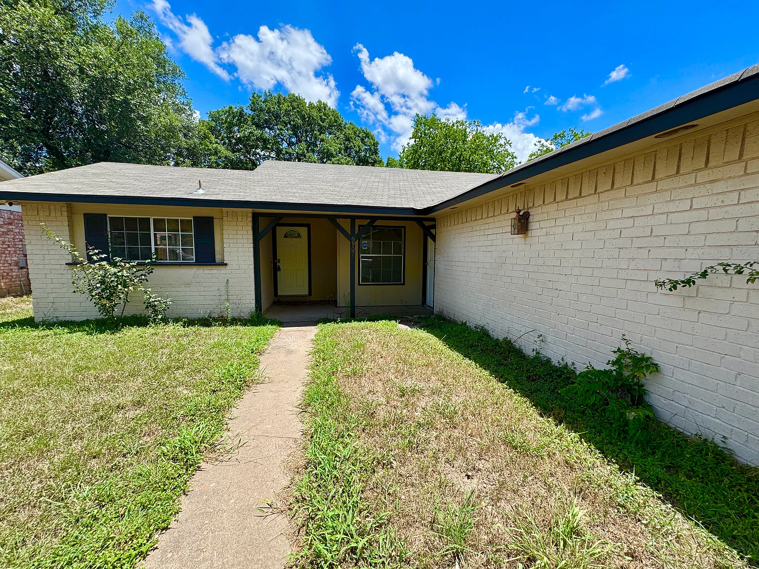 3 bed, 1212 sqft, $2,100 — Photo 2