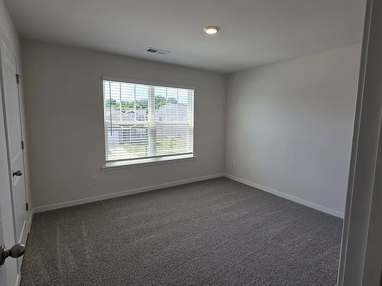 1628 Secrest Commons Dr — Photo 23