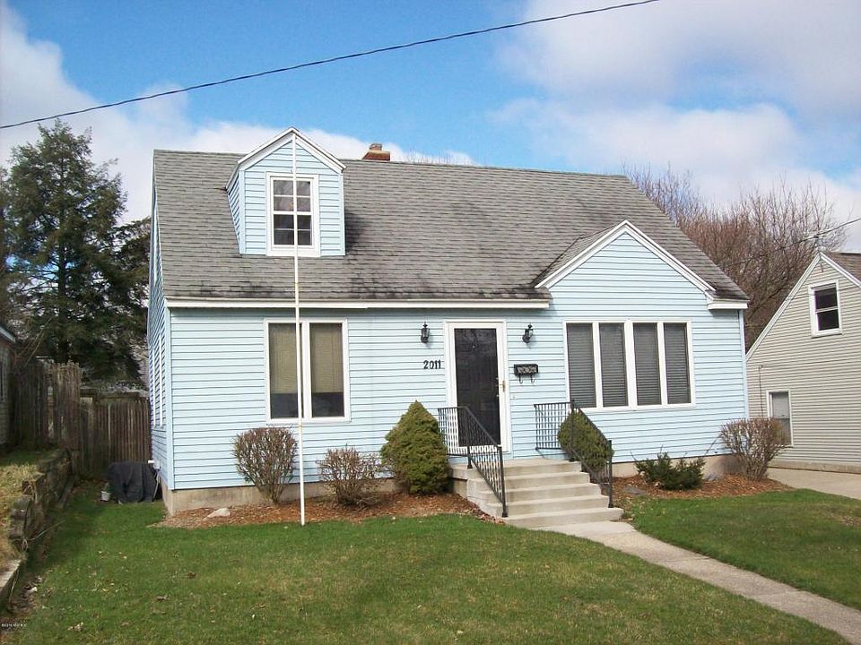 1st image of 2011 Ontario Ave NE