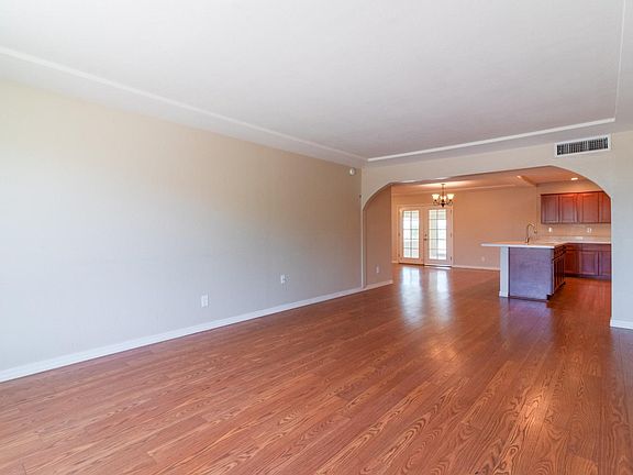 3rd image of 40 E Balboa Dr