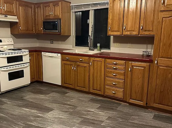 1026 Meadow Dale Dr, Lincoln, NE 68505