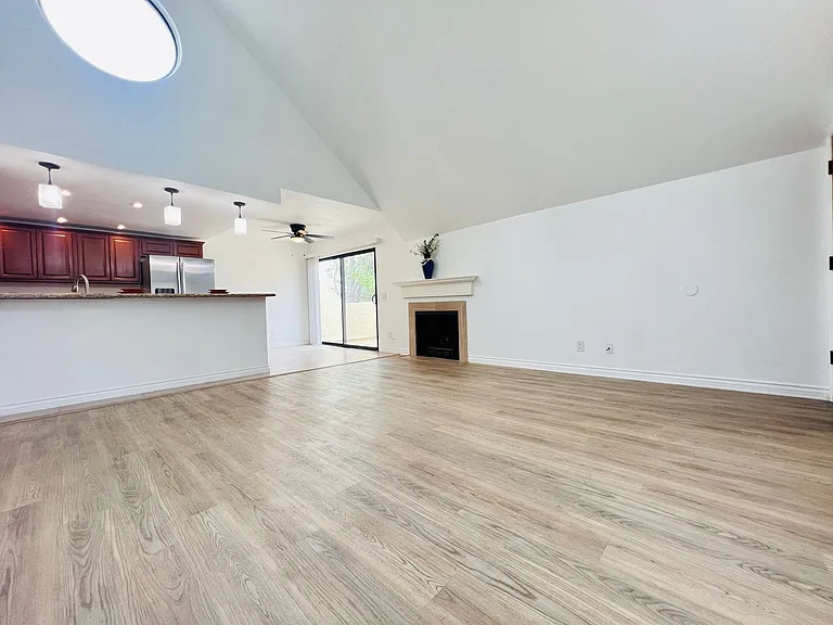333 N Melrose Dr #F — Photo 15