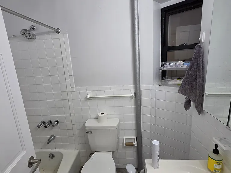 233 E 3rd St #2G — Photo 9