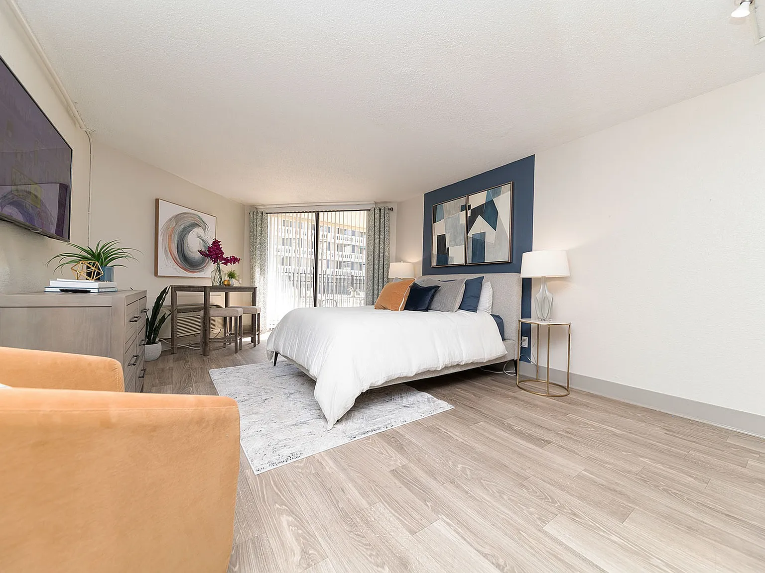 Passenger Flats — Photo 2