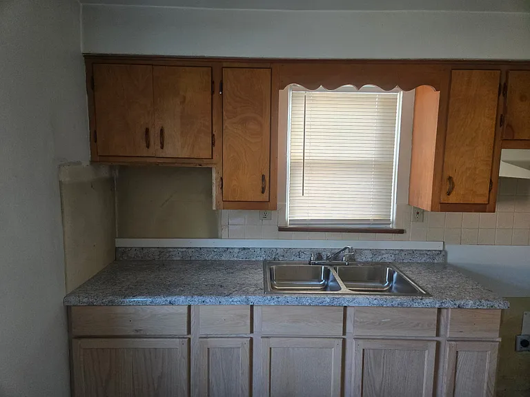 724 Summit Ave #3 — Photo 9