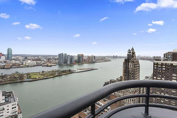 Sold by Corcoran | media 14