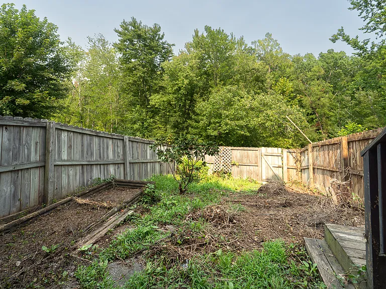 413 Lakeview Ct — Photo 44