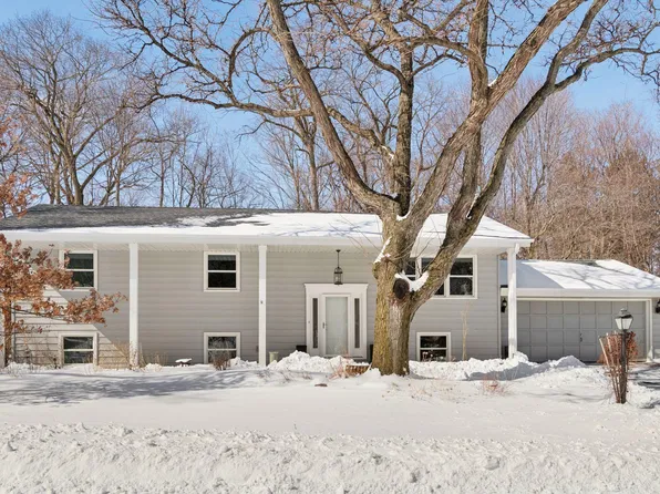 4220 Winchester Ct, Minnetonka, MN 55345