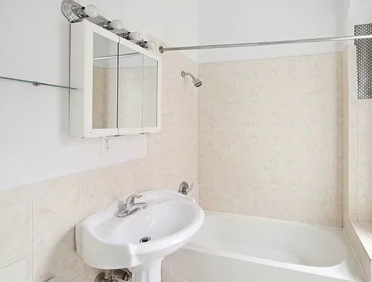 Rented by Trion Real Estate Management | media 17