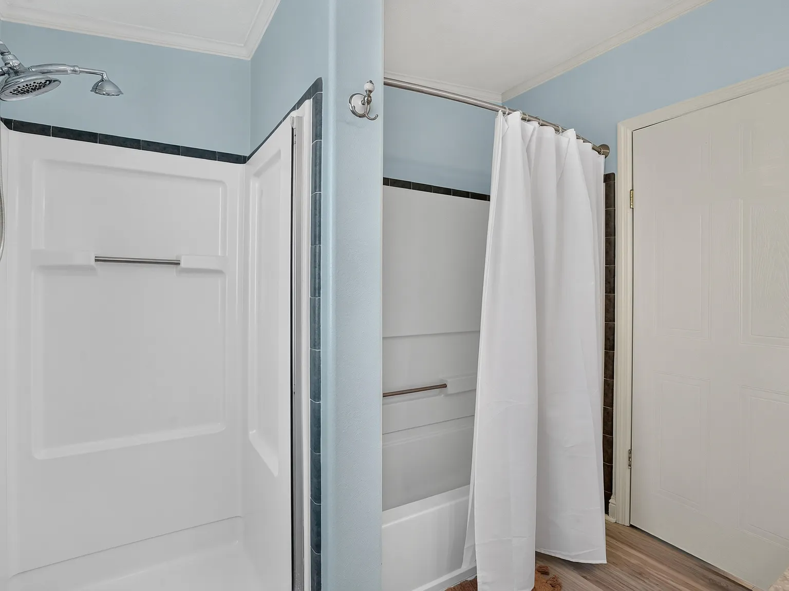 3 bed, 1350 sqft, $4,200 — Photo 4