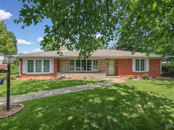 101 Clearview Dr, Belleville, IL 62223