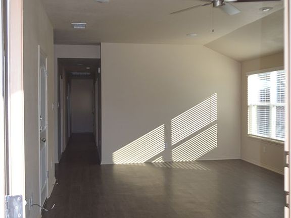 2nd image of 1713 Clovis Dr #B