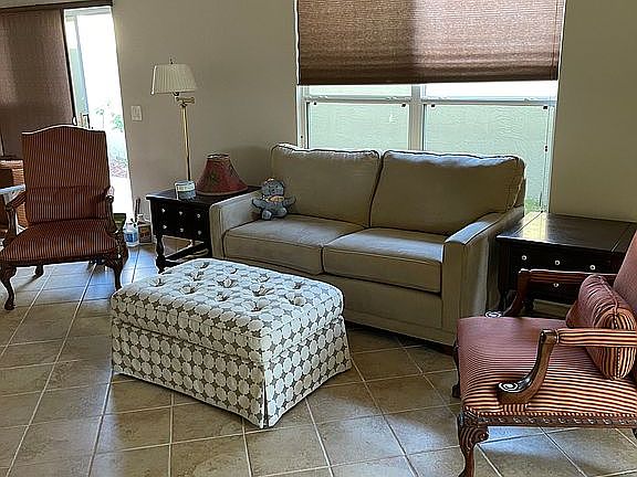 Living room - all tile