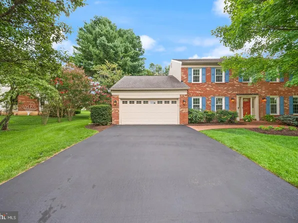 2711 Mustang Dr, Herndon, VA 20171