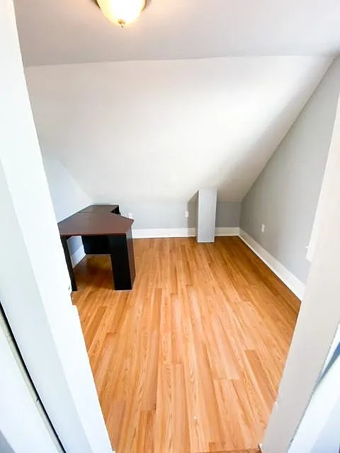 3 bed, 900 sqft, $1,690 — Photo 3