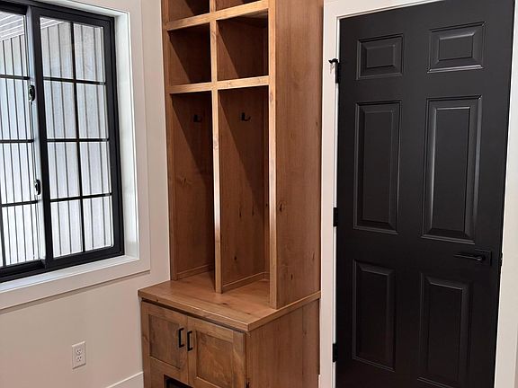 5th image of 2080 487th St