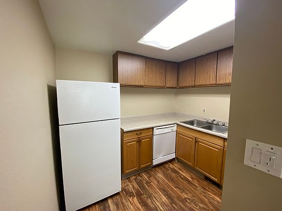 3rd image of 530 Sullivan Ln APT E