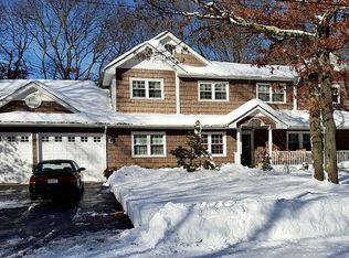7 Lambeth St, Holbrook, NY 11741