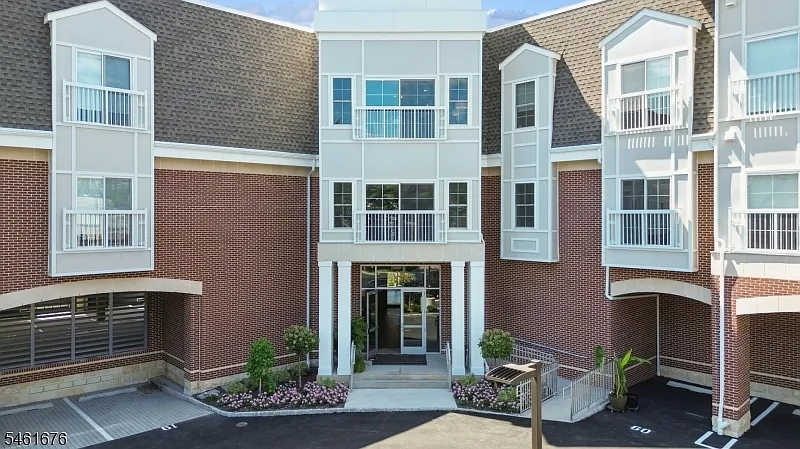 2 bed, 2.0 bath, 1221 sqft, $4,595 — Photo 2