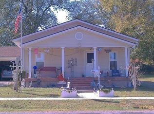 805 S Mulkey St, Christopher, IL 62822