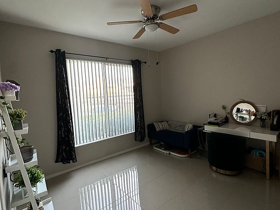 2nd bedroom with walk-in closet