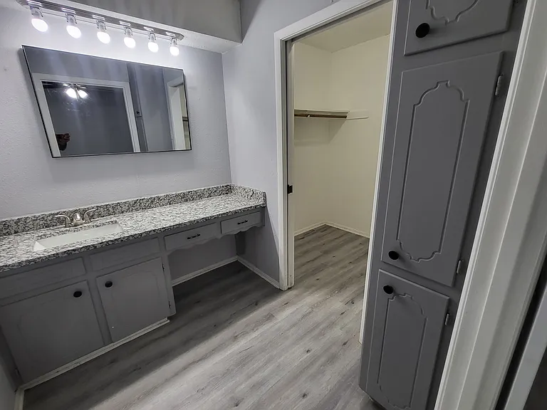 2441 Robert Burns Dr — Photo 6