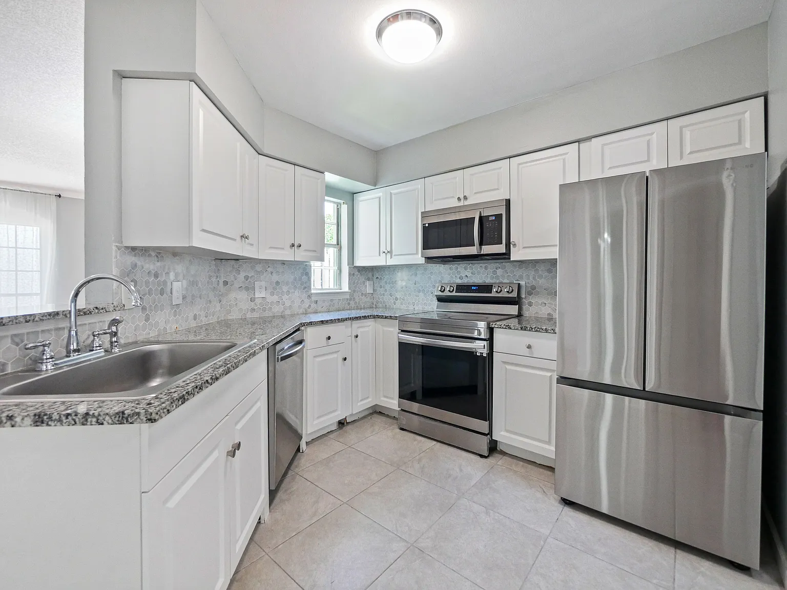 750 Olympic Cir — Photo 4
