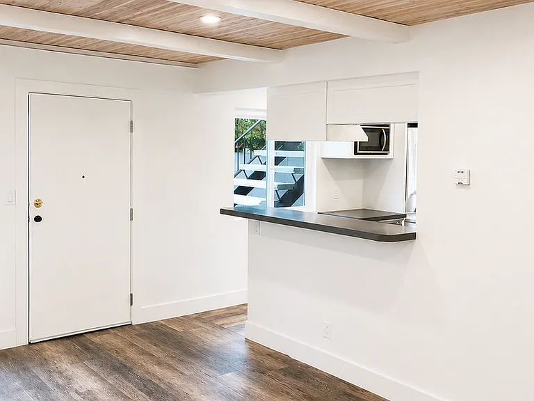 503 N Elena Ave — Photo 4